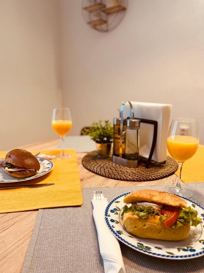 Local Heart At Main Square And Zrinjevac Park! Apartment Zagreb Luaran gambar