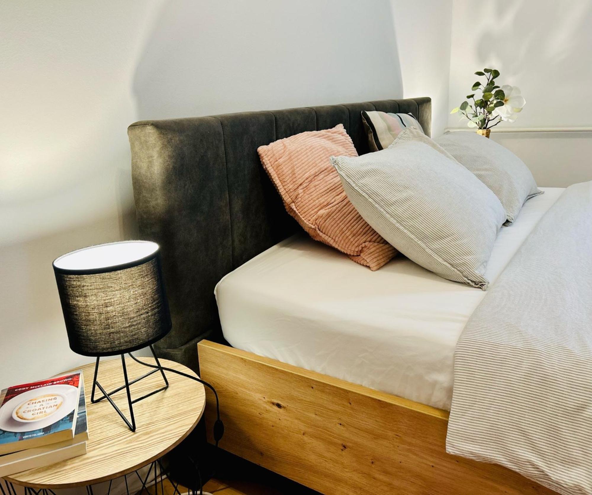 Local Heart At Main Square And Zrinjevac Park! Apartment Zagreb Luaran gambar