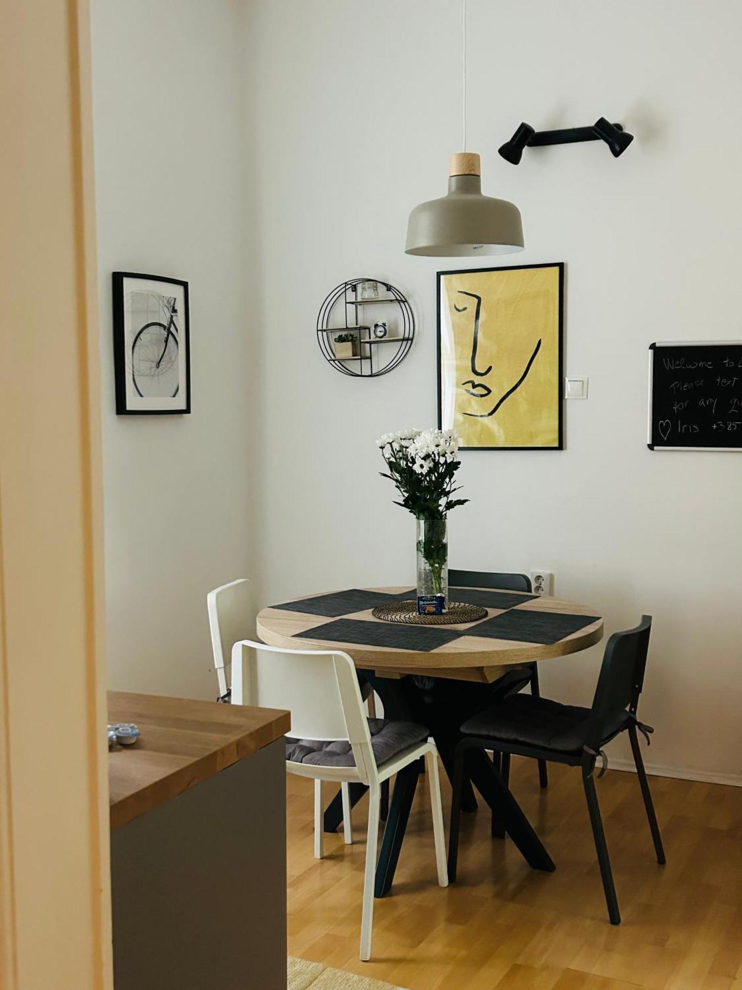 Local Heart At Main Square And Zrinjevac Park! Apartment Zagreb Luaran gambar