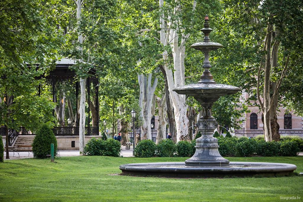 Local Heart At Main Square And Zrinjevac Park! Apartment Zagreb Luaran gambar